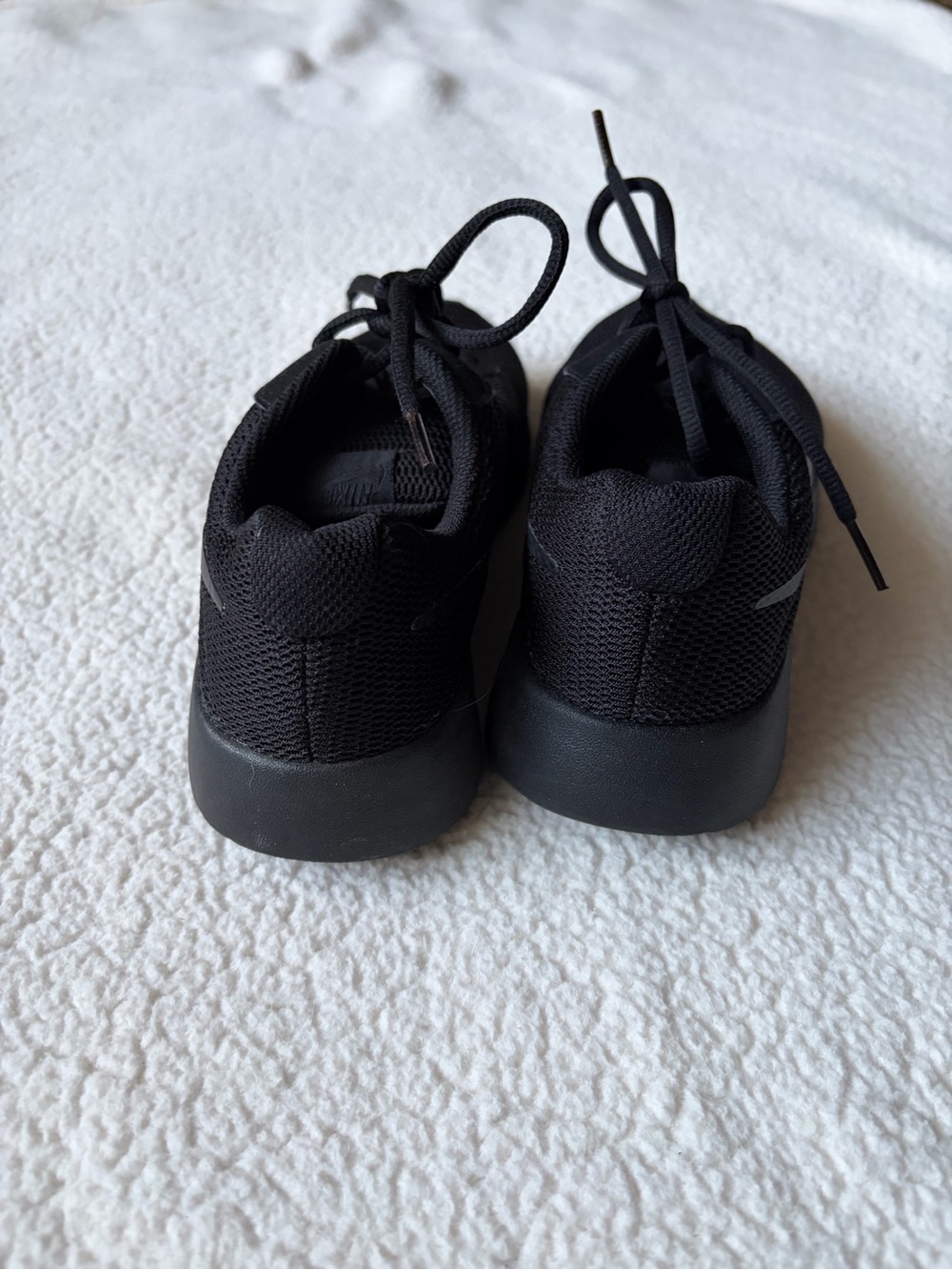 Nike Black Mesh Low-Top Sneakers - Picture 3 of 5
